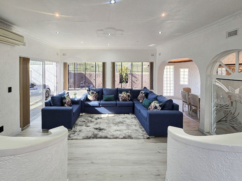 Modern Family Home On A Spacious Stand – Move-In Ready! - Photo 9