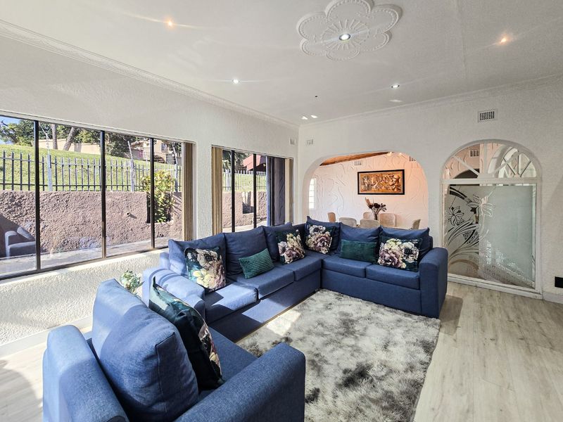 Modern Family Home On A Spacious Stand – Move-In Ready! - Photo 8