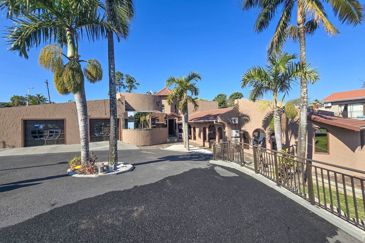 Modern Family Home On A Spacious Stand – Move-In Ready! - Photo 3