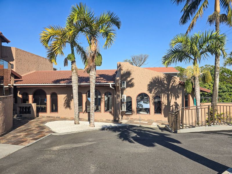 Modern Family Home On A Spacious Stand – Move-In Ready! - Photo 6