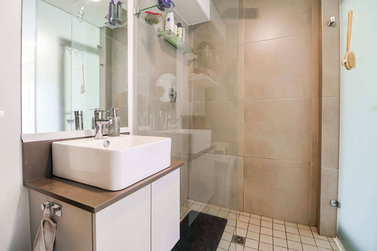 Coastal Classic – Where Luxury Meets Effortless Living in Mossel Bay - Photo 5