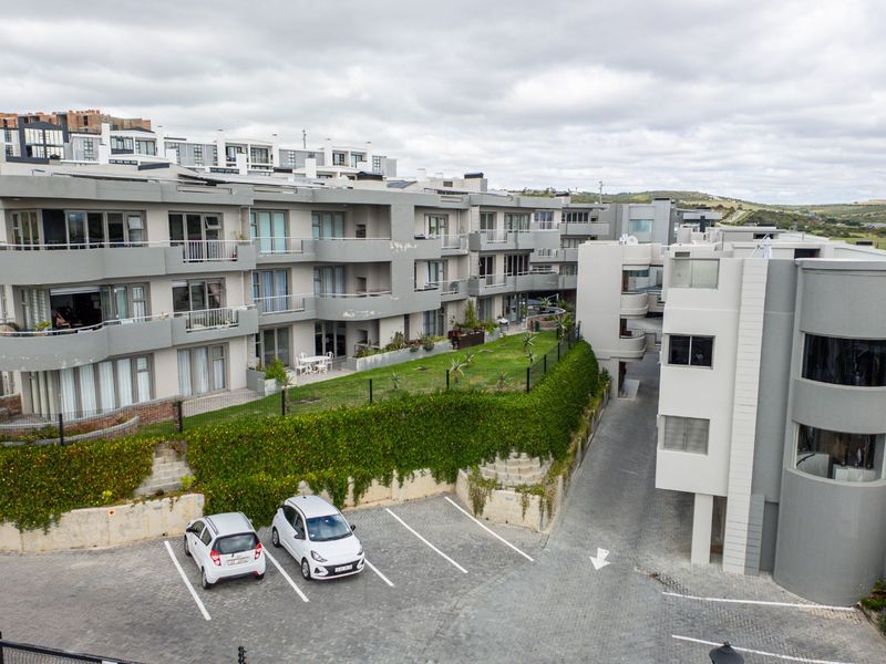 Coastal Classic – Where Luxury Meets Effortless Living in Mossel Bay - Photo 2