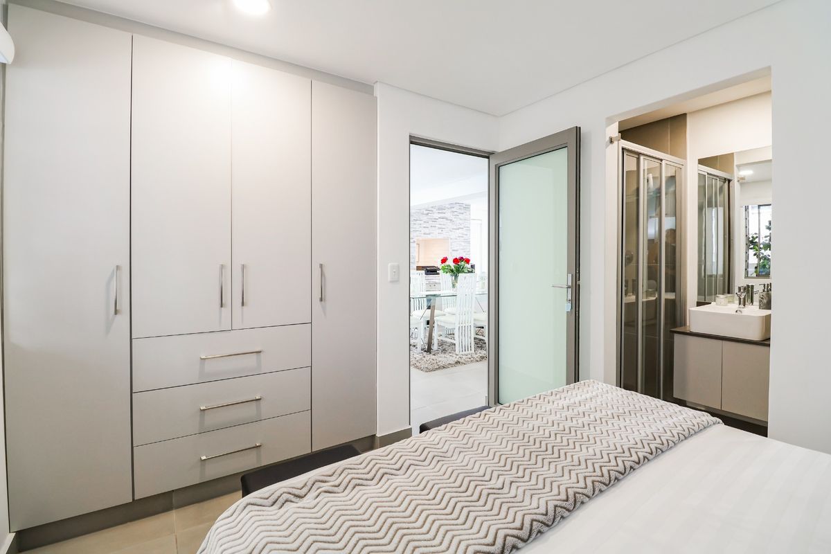 Coastal Classic – Where Luxury Meets Effortless Living in Mossel Bay - Photo 3