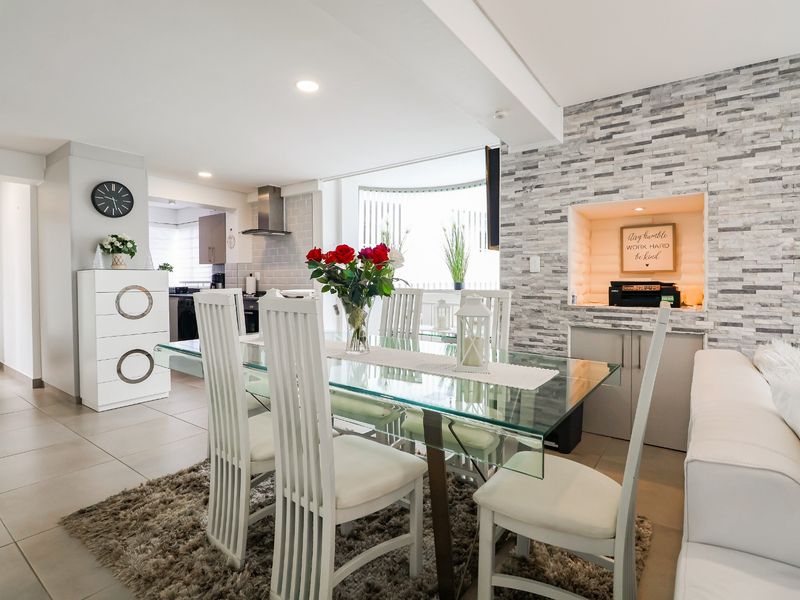 Coastal Classic – Where Luxury Meets Effortless Living in Mossel Bay - Photo 8