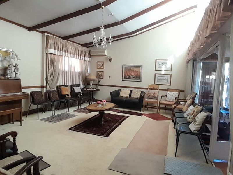 4 Bedroom Bargain – Perfect for Renovators or Investors - Photo 5