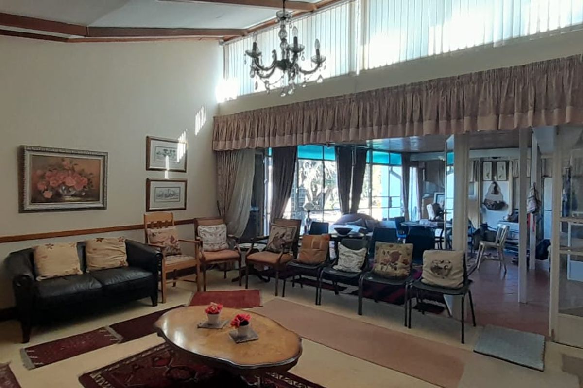 4 Bedroom Bargain – Perfect for Renovators or Investors - Photo 2