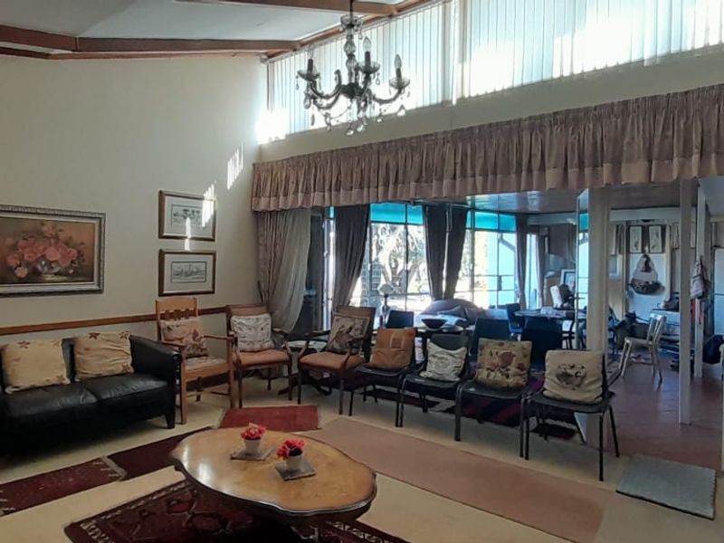 4 Bedroom Bargain – Perfect for Renovators or Investors - Photo 2