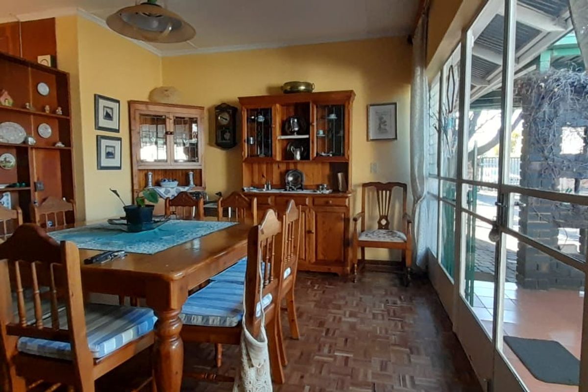 4 Bedroom Bargain – Perfect for Renovators or Investors - Photo 4