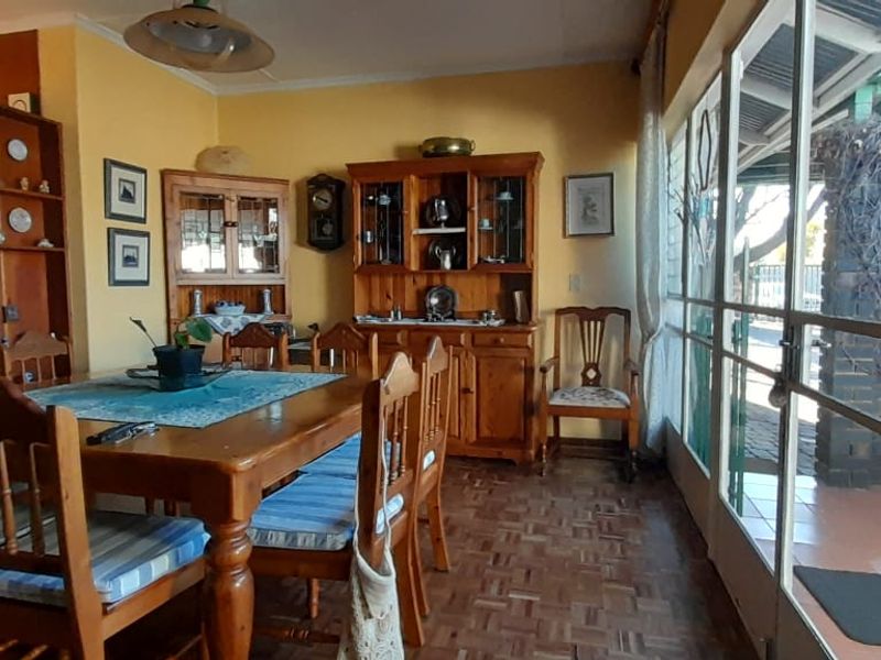 4 Bedroom Bargain – Perfect for Renovators or Investors - Photo 4