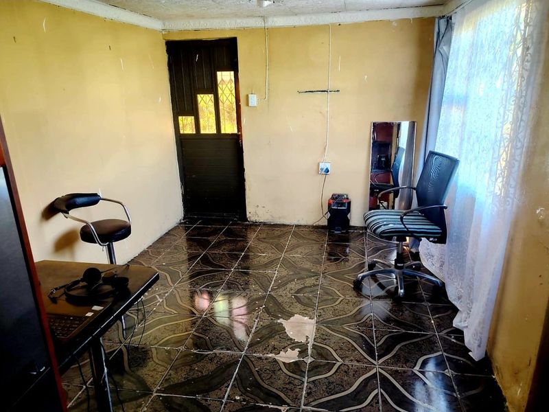 2 Bedroom House for Sale in Reeston - Photo 6