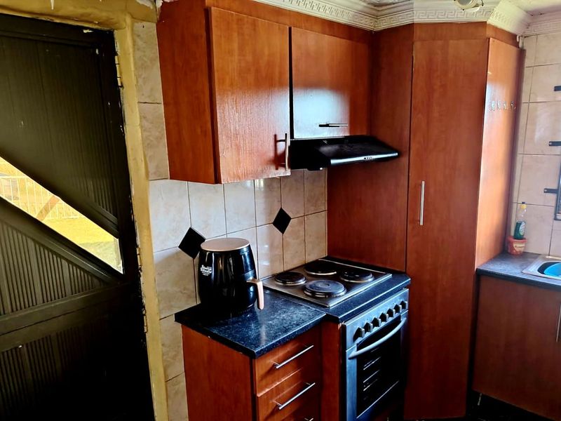 2 Bedroom House for Sale in Reeston - Photo 4