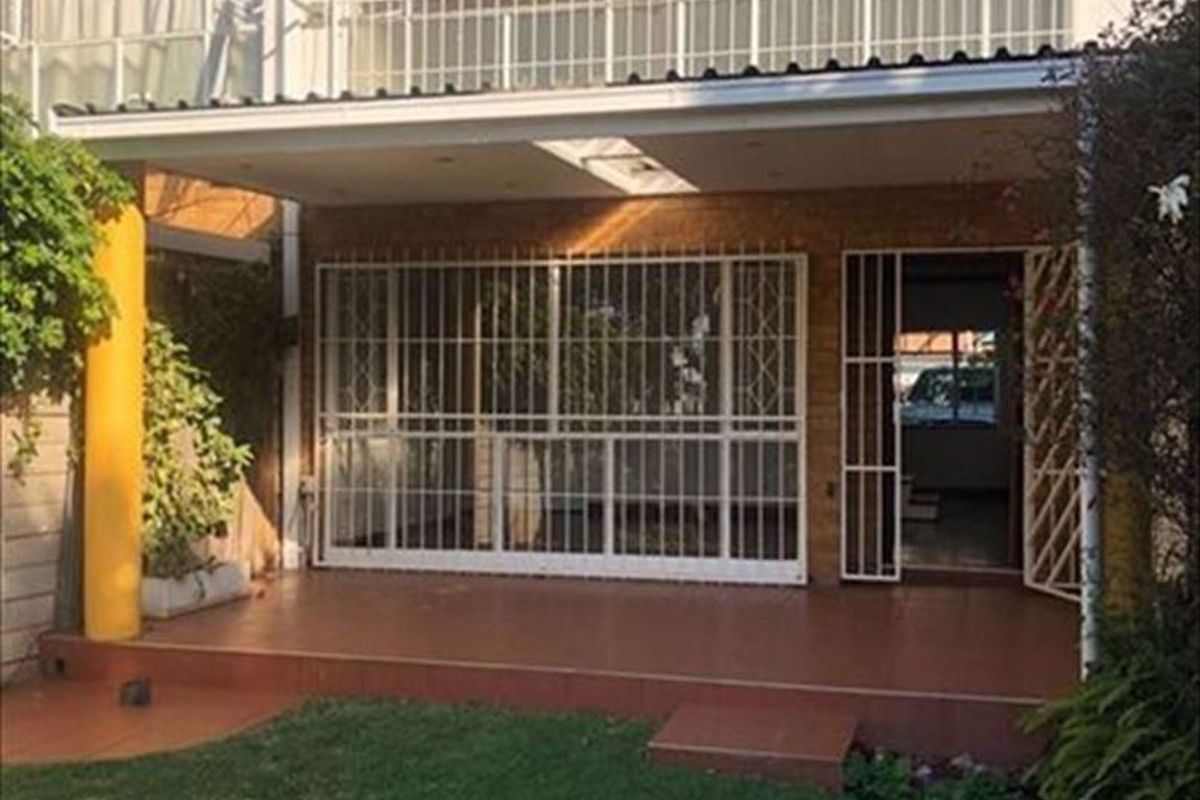 Cozy Two-Bedroom Home with Ample Parking - Photo 3