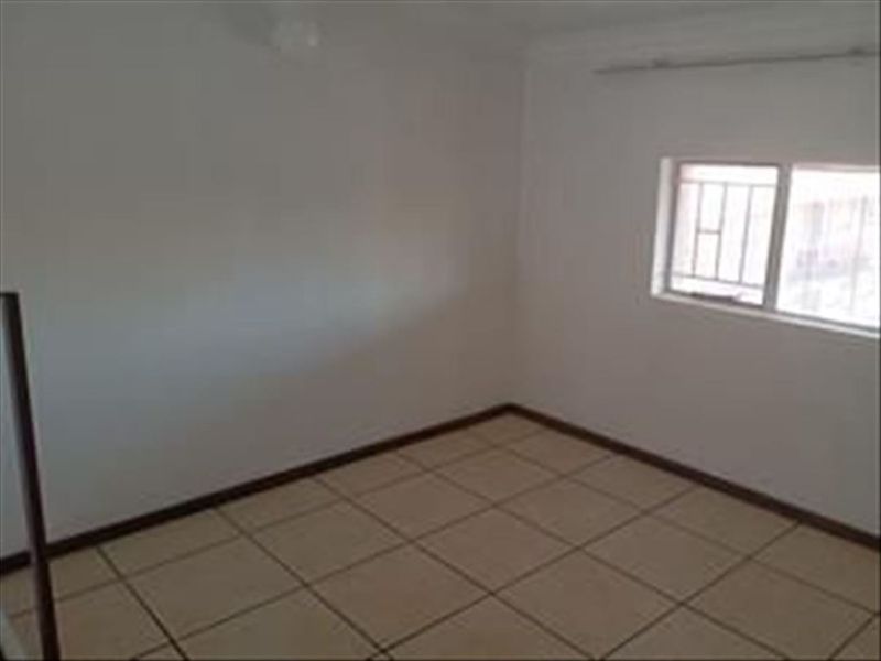 Ideal One-Bedroom Starter Home with Garage - Photo 2