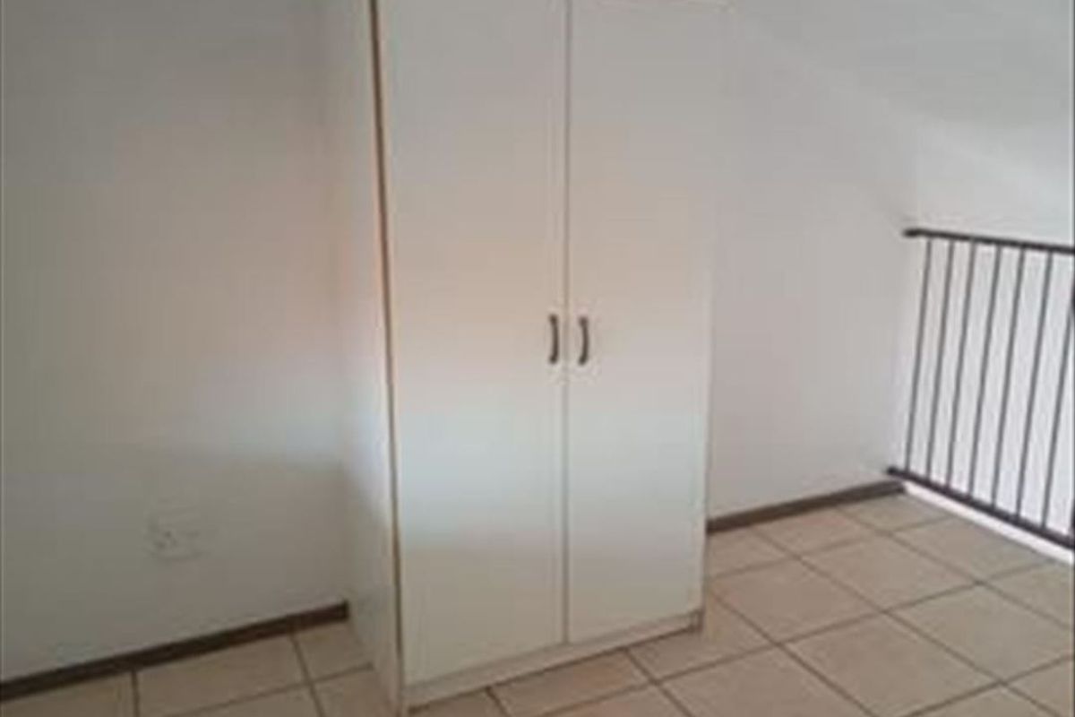 Ideal One-Bedroom Starter Home with Garage - Photo 3
