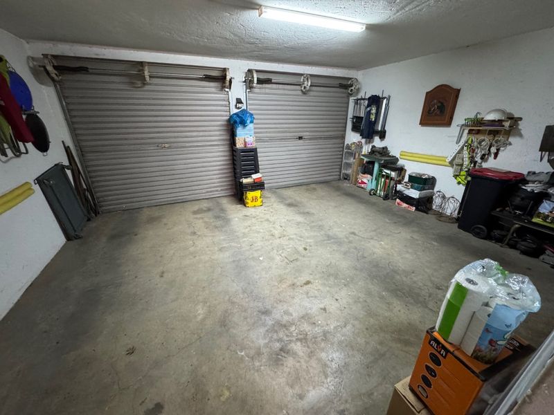 Charming Two-Bedroom Home with Double Garage - Photo 7