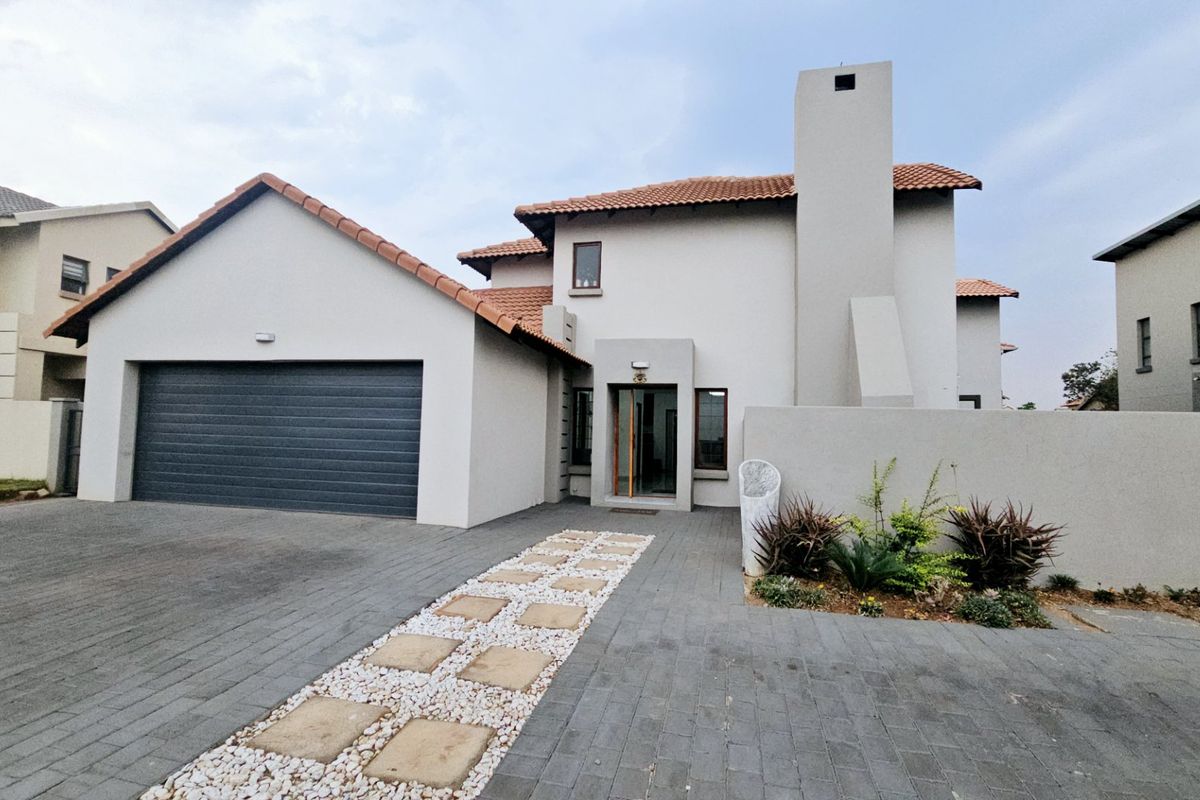 Modern 4 Bedroom 2.5 Bathroom House + Heated Pool for Sale in Silverstone Country Estate - Photo 2