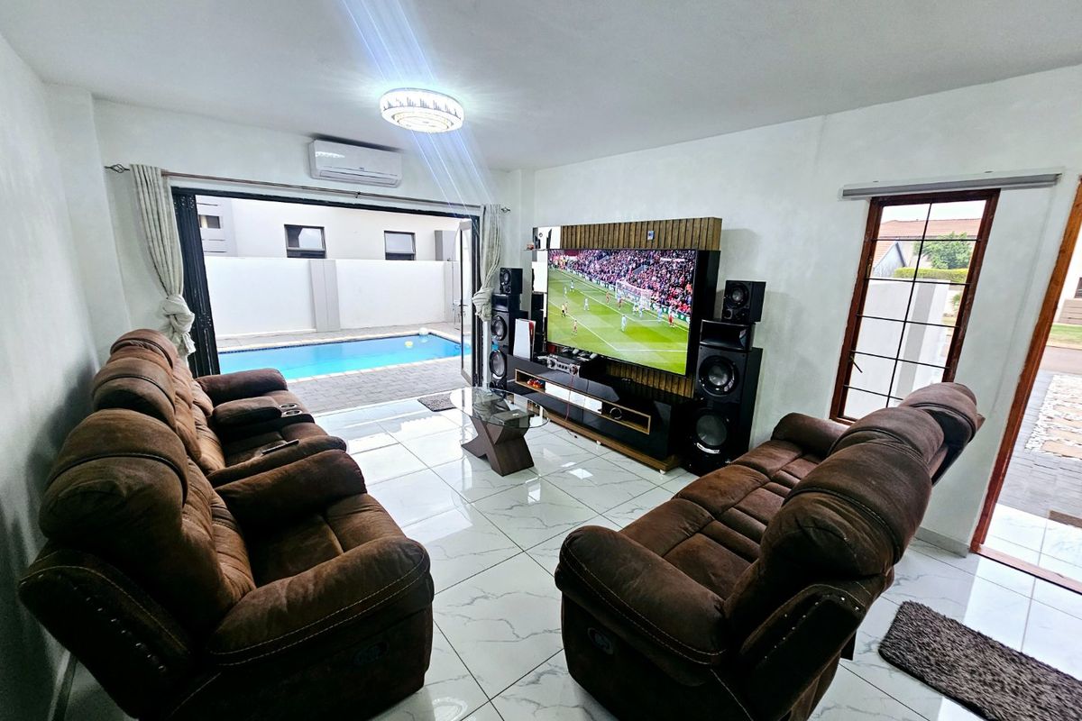 Modern 4 Bedroom 2.5 Bathroom House + Heated Pool for Sale in Silverstone Country Estate - Photo 5