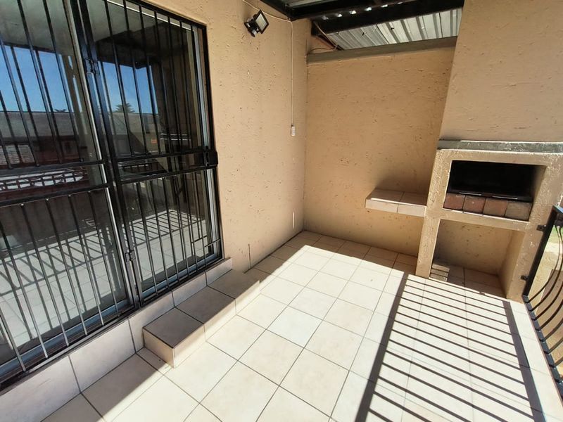 2 Bedroom Townhouse La Montagne Pretoria - Photo 10