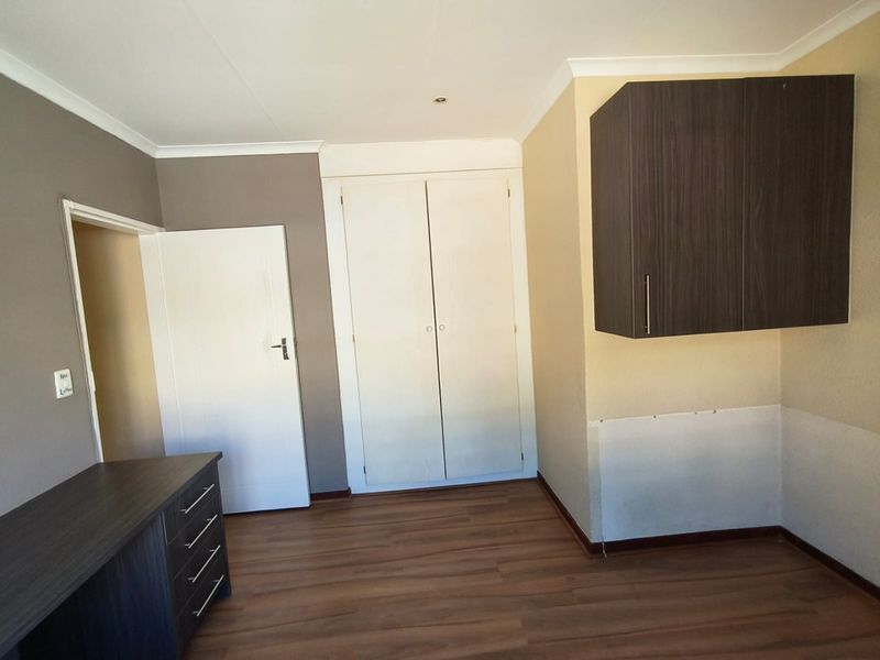 2 Bedroom Townhouse La Montagne Pretoria - Photo 6