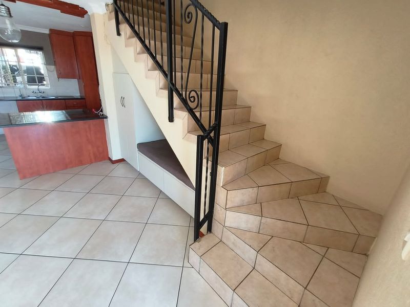 2 Bedroom Townhouse La Montagne Pretoria - Photo 5