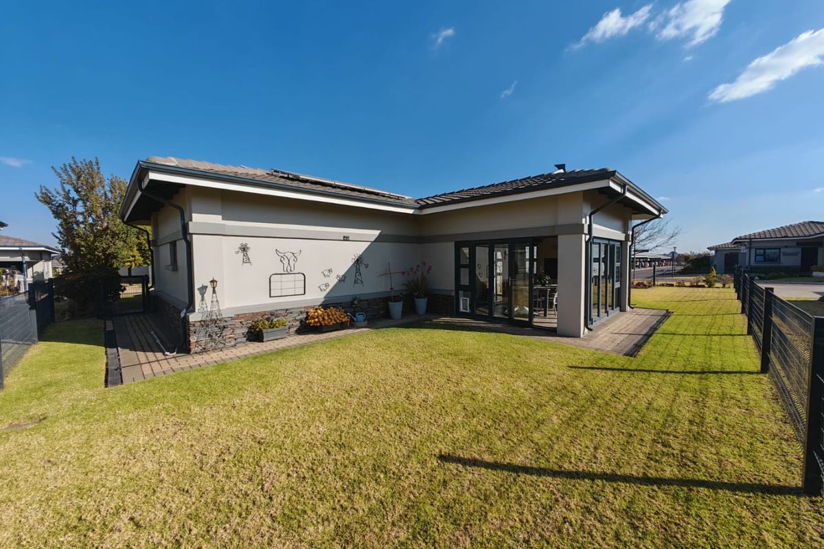 Unrivalled Serenity and Luxury at Eastlands Mature Lifestyle Estate - Photo 2