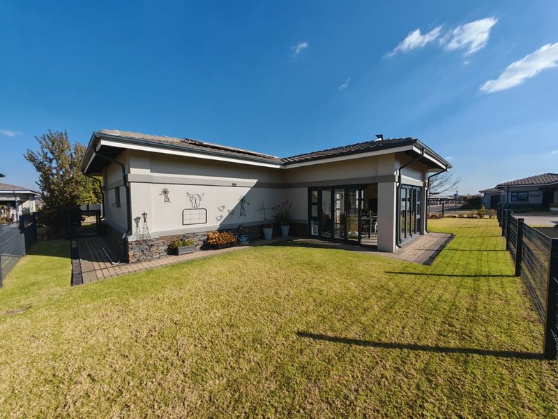 Unrivalled Serenity and Luxury at Eastlands Mature Lifestyle Estate - Photo 2