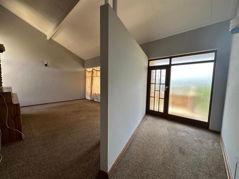 MAKE THIS HOUSE YOUR HOME!!! - Photo 5