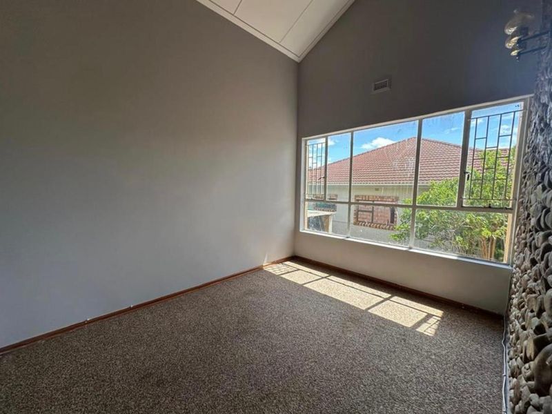 MAKE THIS HOUSE YOUR HOME!!! - Photo 9