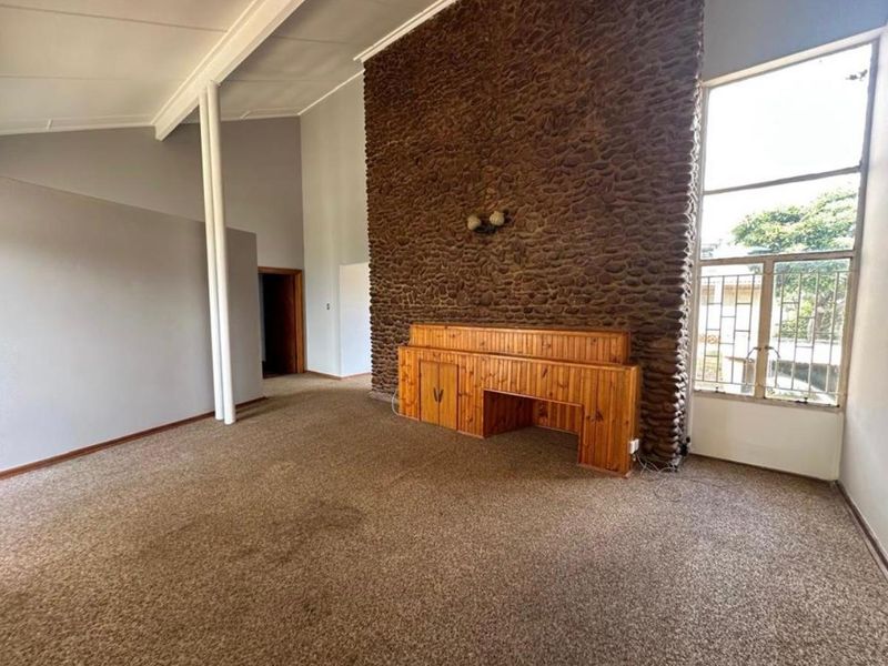 MAKE THIS HOUSE YOUR HOME!!! - Photo 7