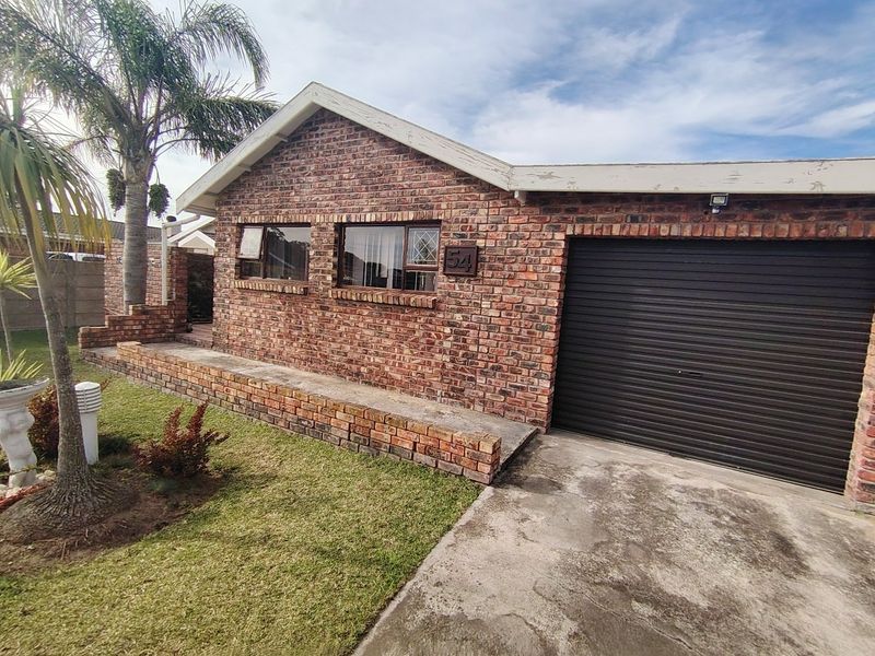 FACEBRICK- FAMILY HOME - Photo 2