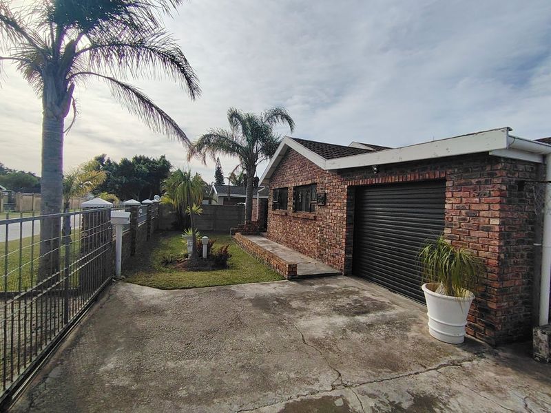 FACEBRICK- FAMILY HOME - Photo 3