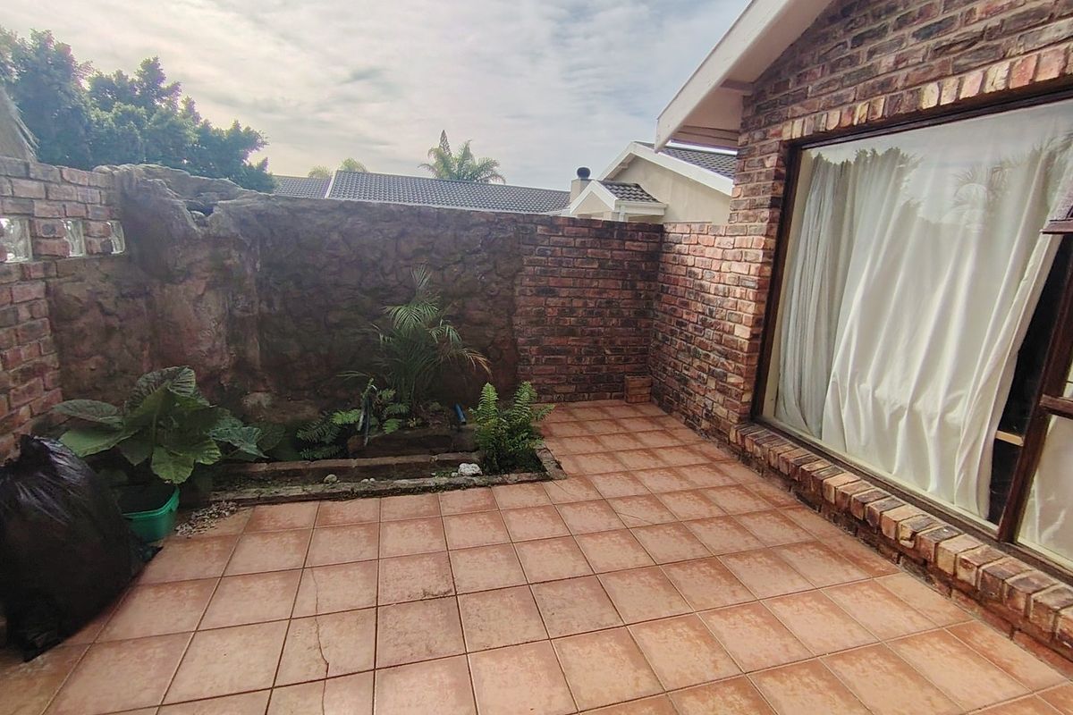 FACEBRICK- FAMILY HOME - Photo 5