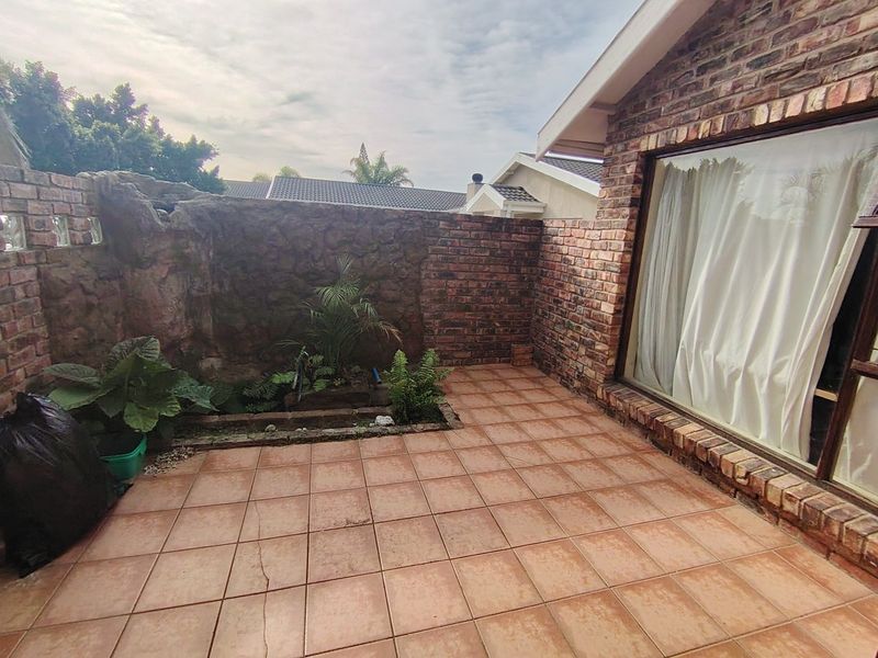 FACEBRICK- FAMILY HOME - Photo 5