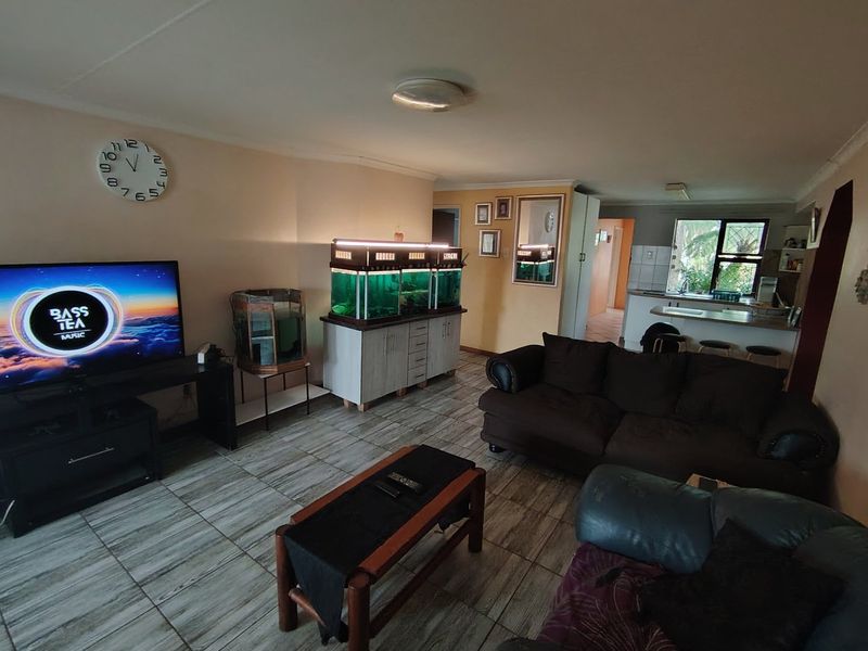 FACEBRICK- FAMILY HOME - Photo 10