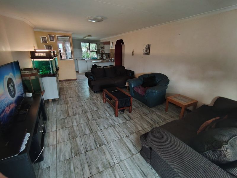 FACEBRICK- FAMILY HOME - Photo 9