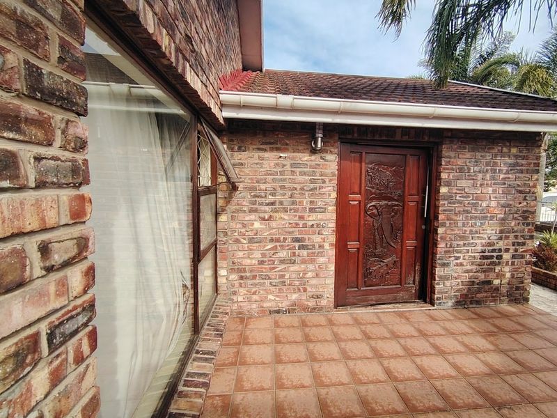 FACEBRICK- FAMILY HOME - Photo 7