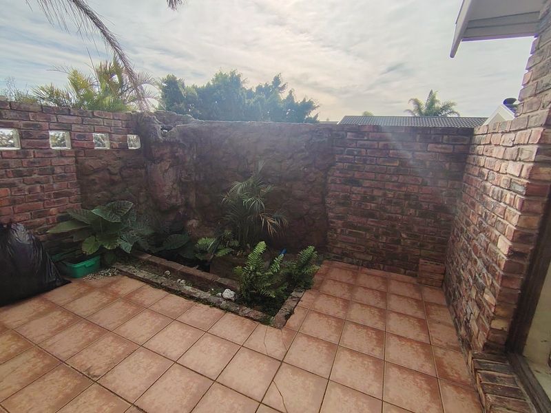 FACEBRICK- FAMILY HOME - Photo 6