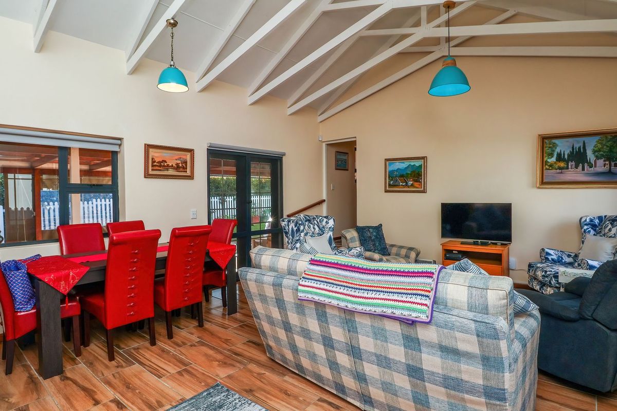 IMMACULATE MOVE-IN READY HOME IN SECURE ESTATE! - Photo 4