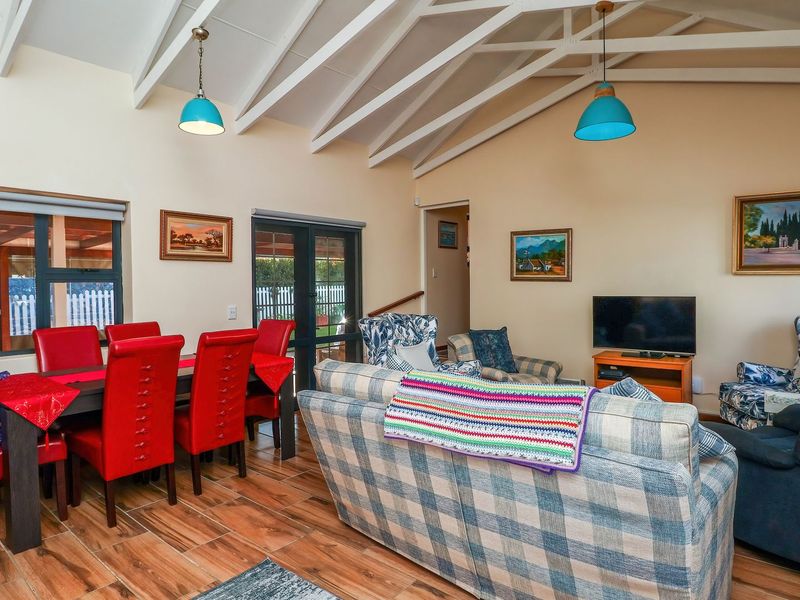 IMMACULATE MOVE-IN READY HOME IN SECURE ESTATE! - Photo 4