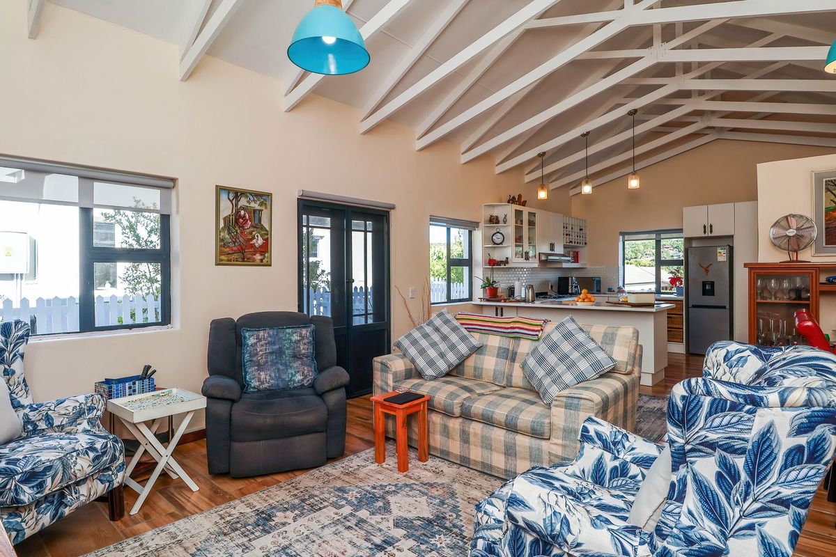 IMMACULATE MOVE-IN READY HOME IN SECURE ESTATE! - Photo 5