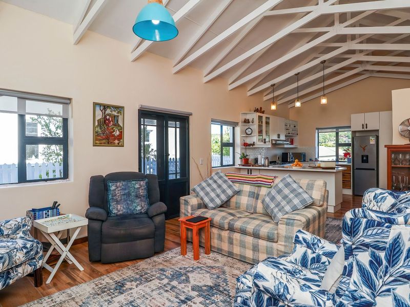 IMMACULATE MOVE-IN READY HOME IN SECURE ESTATE! - Photo 5