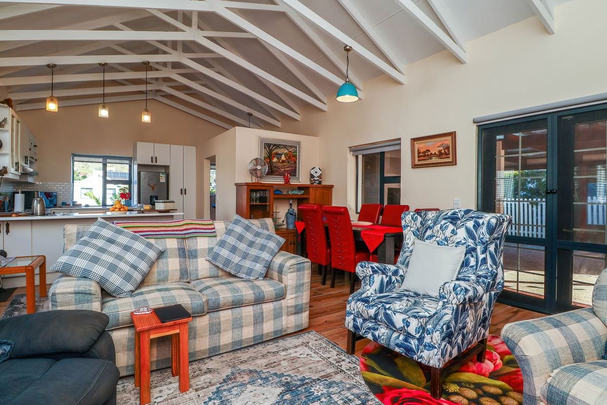 IMMACULATE MOVE-IN READY HOME IN SECURE ESTATE! - Photo 2