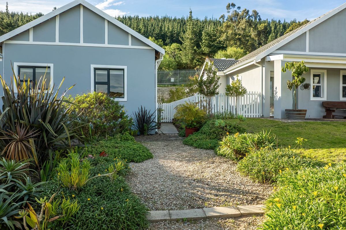 IMMACULATE MOVE-IN READY HOME IN SECURE ESTATE! - Photo 3