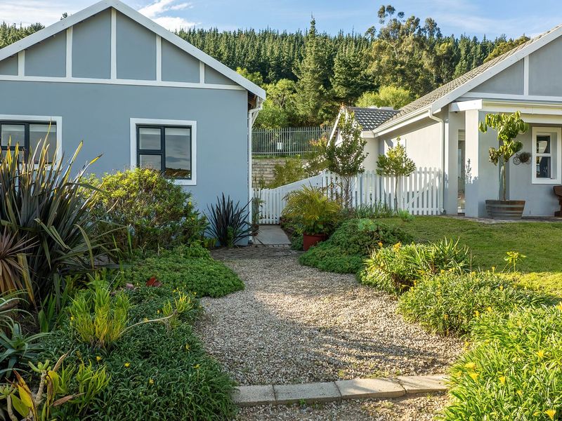 IMMACULATE MOVE-IN READY HOME IN SECURE ESTATE! - Photo 3