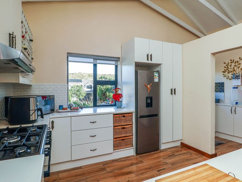 IMMACULATE MOVE-IN READY HOME IN SECURE ESTATE! - Photo 8