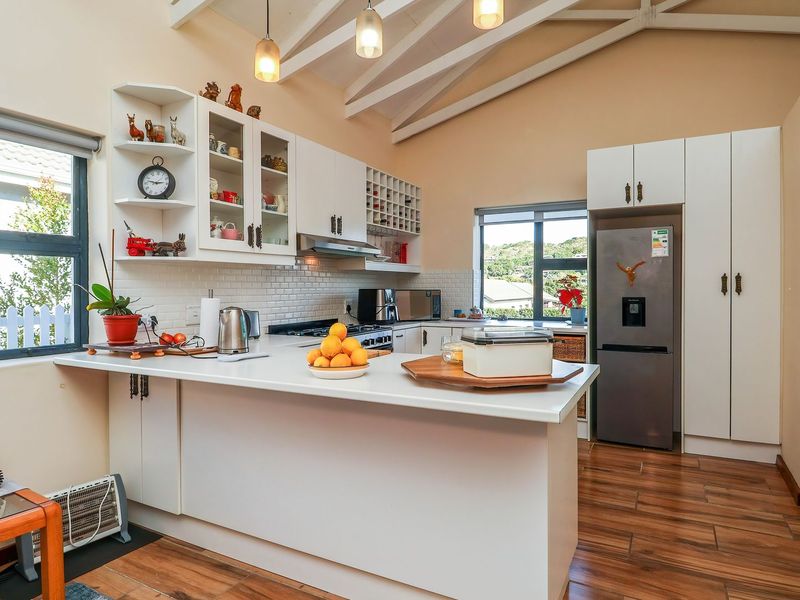 IMMACULATE MOVE-IN READY HOME IN SECURE ESTATE! - Photo 7