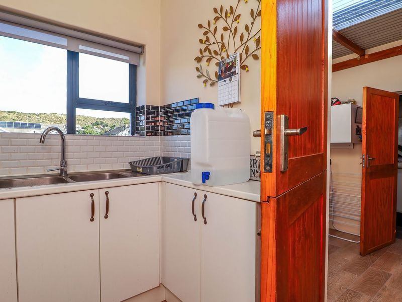 IMMACULATE MOVE-IN READY HOME IN SECURE ESTATE! - Photo 9