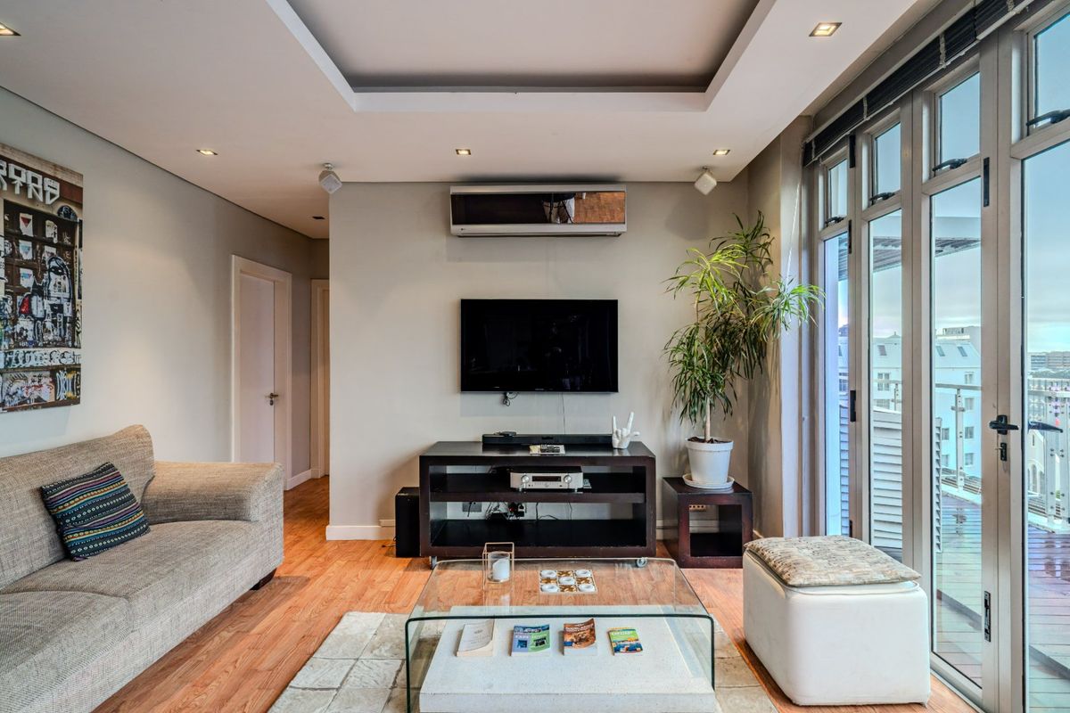 Stylish City Bowl Penthouse with Panoramic Views - Photo 3