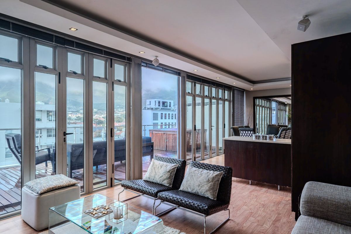 Stylish City Bowl Penthouse with Panoramic Views - Photo 4