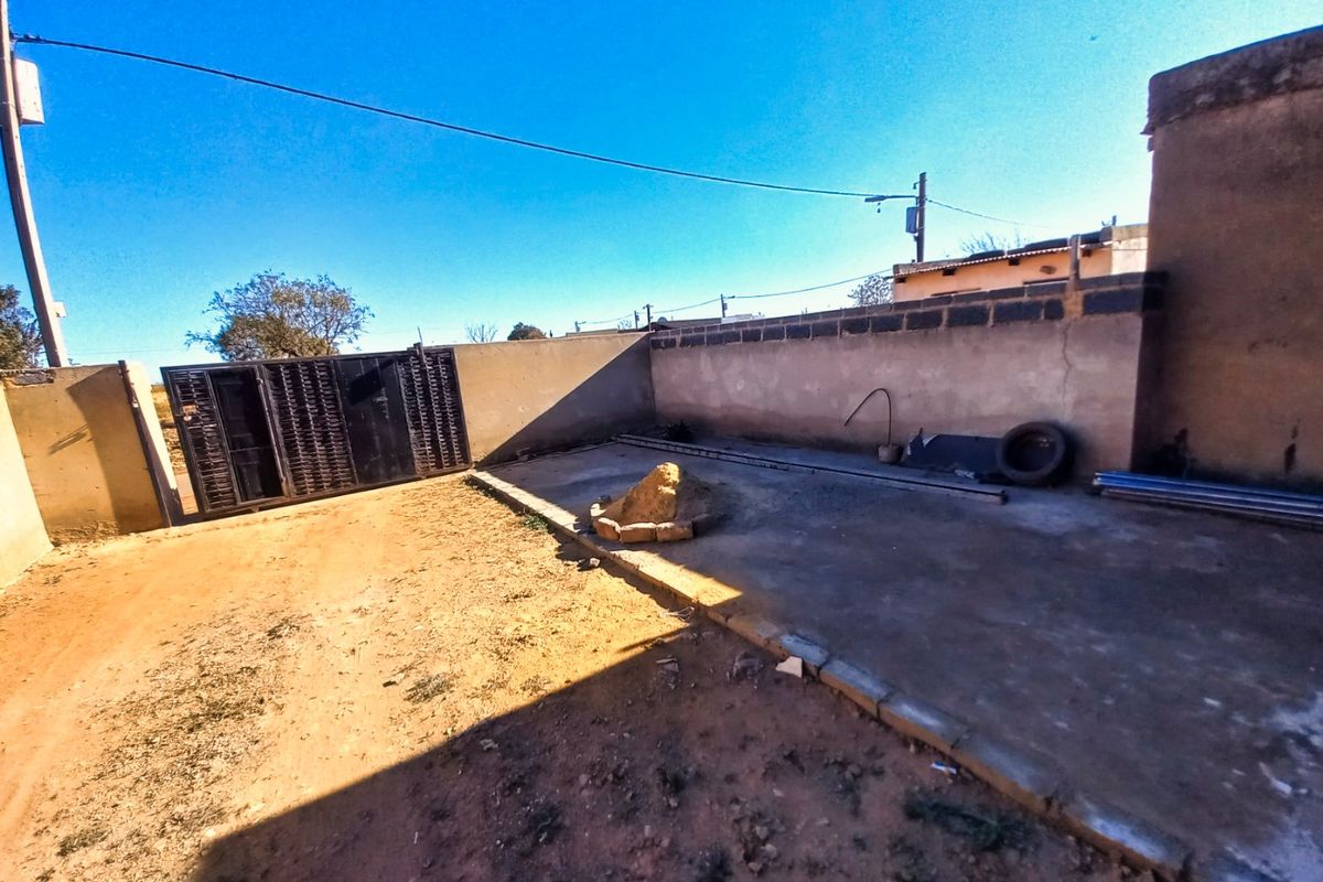 Rondebult Ext 2 Gem: 2-Bed Starter Home with Expansion Potential & Great Location! - Photo 4